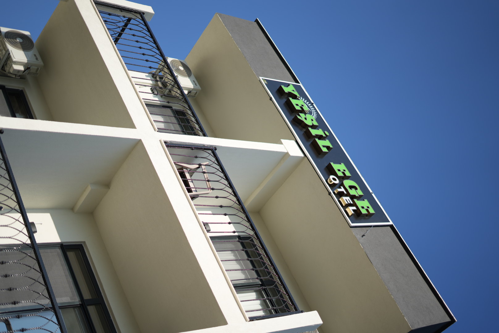 Otel Girişi